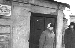  В этом доме с 1887 по 1920 гг. жил Иван Васильевич Баженов видный духовный писатель и краевед
