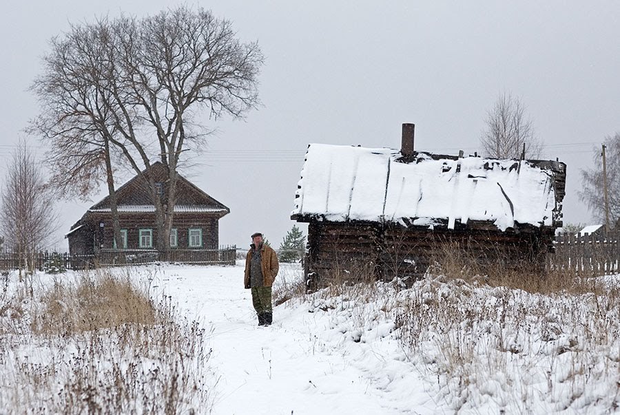 Про деревню жителей. Деревня Борисиха. Деревня зимой. Вымирающие деревни России. Первый снег в деревне.