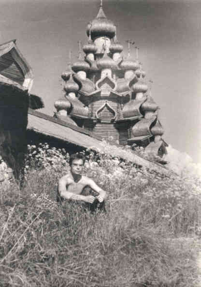 Viktor Bochkov in Kizhi. 1963. Photo by Robert Malanichev