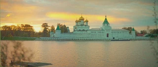 Улица Просвещения на пейзажных Фотографиях. Golden autumn.