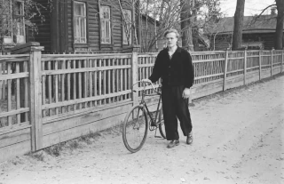  Уличный портрет школьника