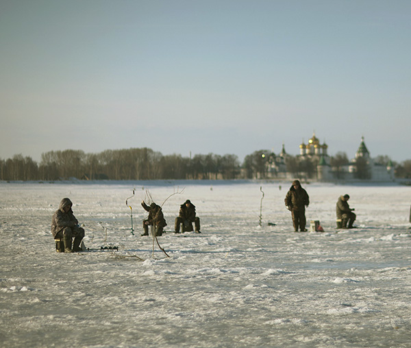 Зимняя рыбалка при впадении реки Костромы в Волгу