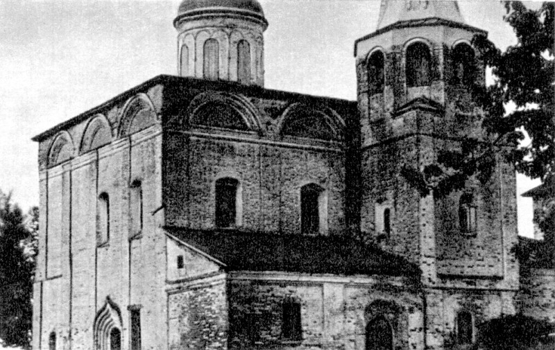 Галич. Паисиев монастырь. Вид Успенского собора с северо-запада. XVI в.