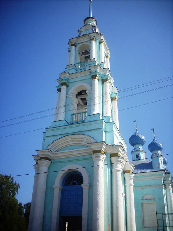 Востановленная 3 -х этажная колокольня храма села Введенское, сентября 2012 года. фото Михаила Шейко