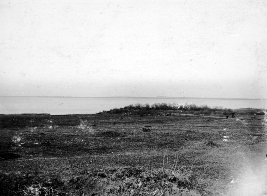 Песчаный мыс, где находился монастырь- место заточения Великой Княгини Софии Витовтоны и МОСКОВСКОГО Митрополита Пимена.  Фото 1913 года.