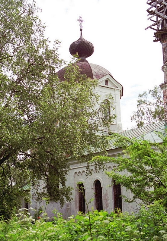 Рисунок 19 Богородицко-Казанская и Димитриевская церкви, с. Петрилово. Фото 2003 г.