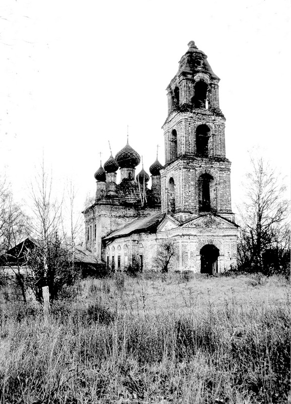 Рисунок 32 Никольскя церковь, с. Сухоруково. Фото 2000 г.