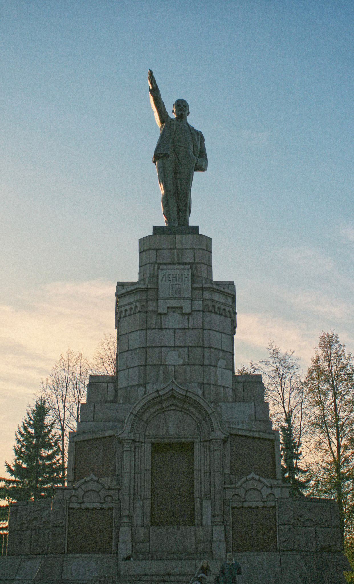 Реферат: Памятник в честь 300-летия дома Романовых Кострома