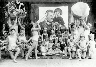  Документальный групповой кадр из советских архивов